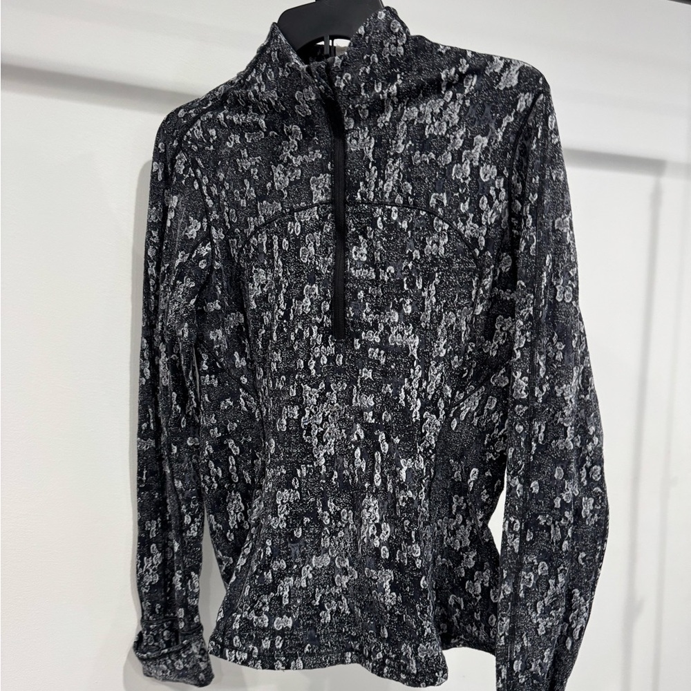 Lululemon black and gray 1/2 zip